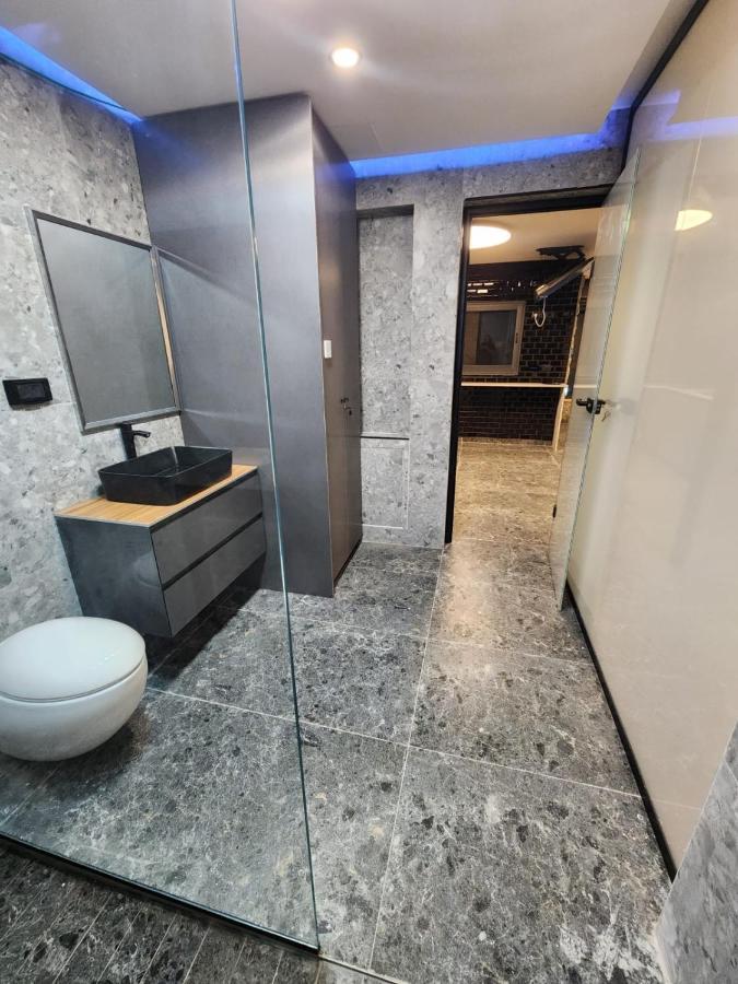 מבנים בים 75 Suites At Sea Haifa Ngoại thất bức ảnh