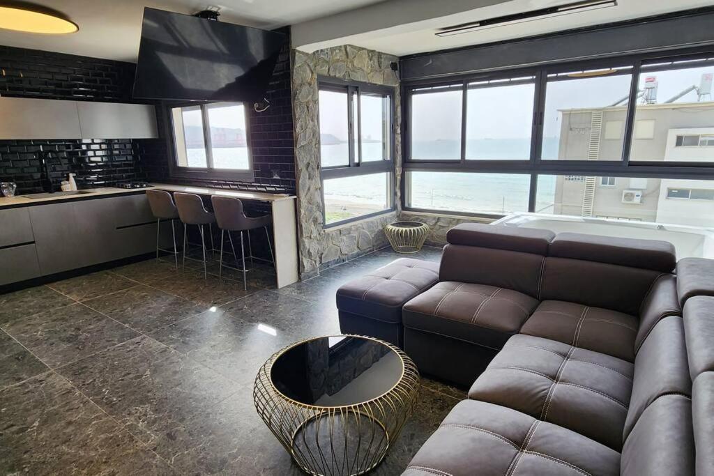 מבנים בים 75 Suites At Sea Haifa Ngoại thất bức ảnh