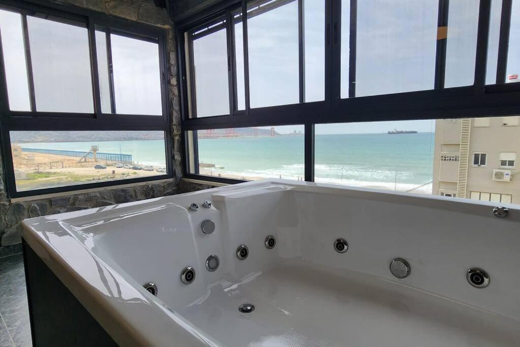מבנים בים 75 Suites At Sea Haifa Ngoại thất bức ảnh