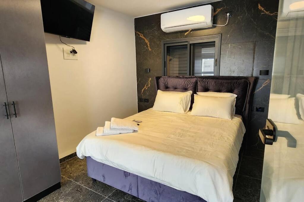 מבנים בים 75 Suites At Sea Haifa Ngoại thất bức ảnh